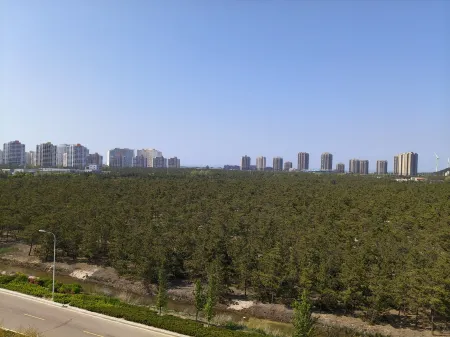 Nearby Naxianghai Huigu Homestay (Tonghai Road) Отели рядом с достопримечательностью «Dimond Beach Bath of DreamSea»