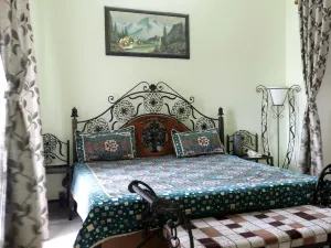 Cossimbazar Palace of the Roys ( Rajbari)