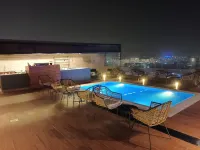 Naviti Warwick Dammam - Pool