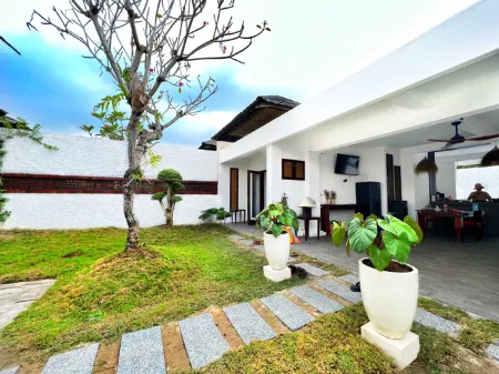 Villa Bagus Istri Tanjung Lesung 3 Kamar Отели в г. Пандегланг