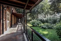 11 Hotel & Garden
