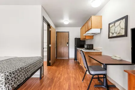 WoodSpring Suites Tulsa Отели рядом с достопримечательностью «Tandy School of Computer Science»