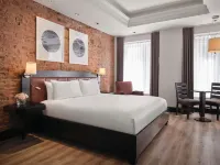 Hotel Place d'Armes - balcony