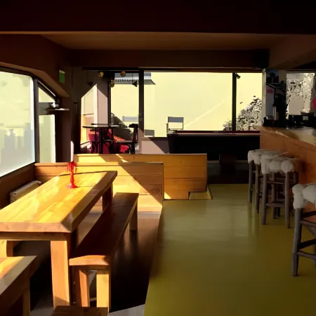 Moving Hostel Travel Bar