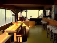Moving Hostel Travel Bar - breakfast