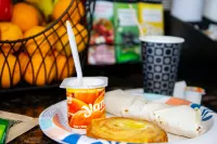 Red Lion Inn & Suites Vancouver - Breakfast