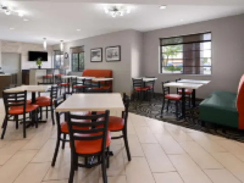 La Quinta Inn & Suites by Wyndham Kokomo Hotels in Kokomo