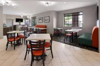 La Quinta Inn & Suites by Wyndham Kokomo Hotels in Kokomo