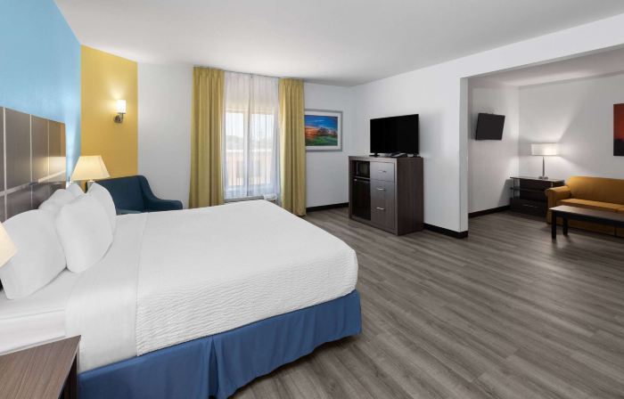 Days Inn & Suites by Wyndham Lubbock Medical Center