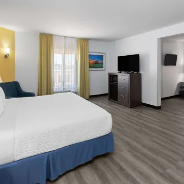 Days Inn & Suites by Wyndham Lubbock Medical Center