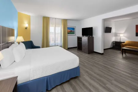 Days Inn & Suites by Wyndham Lubbock Medical Center Отели рядом с достопримечательностью «Thunderzone Family Fun»