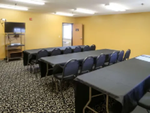 Quality Inn & Suites Watertown Near Prairie Lakes Ice Arena Hotels in Codington County