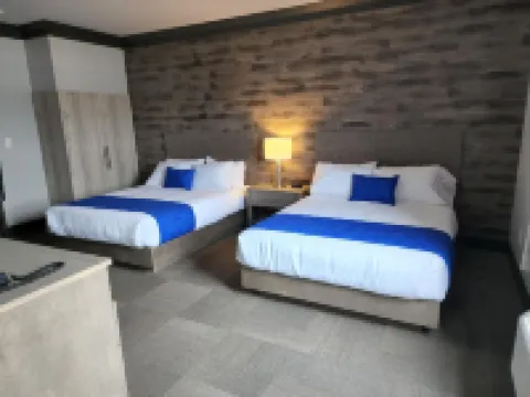 Razoolies Inn Hotels in Stephenville