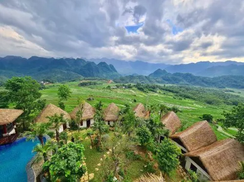 Ebino Puluong Resort Hotels in Bá Thước District