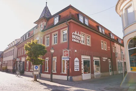 Stadthotel Engel Отели в г. Карлсбад