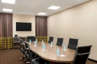 Super 8 by Wyndham Thompson Hotels in Thompson