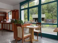 Gut-Hotel Pommernhotel Barth Hotels in Schlemmin