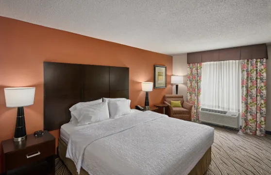 埃文斯維爾機場歡朋酒店