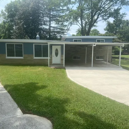Cozy, Spacious, Great Location to amenities