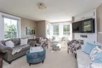 Charming Gingerbread House. Awesome mountain views near to SNP and Skyline Dr.