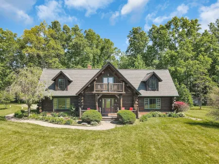 Enchanted log cabin with lake view