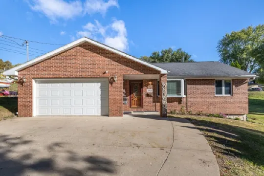 JACUZZI SUITE 2 Queen Beds Private and Romantic!