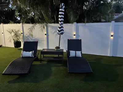 Cozy House 2 BD/ BBQ area/ Saltwater heat Pool, 3 min to the Hollywood Beach Hotels in Downtown Hollywood