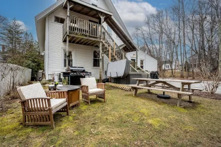 Hot Tub~Theater~Game Room~Historic Home~5 Min to Acadia Park~Dogs  Welcome Отели в г. Маунт Десерт