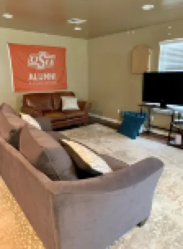 OSU Fan Headquarters- 4 blocks from the Strip, 8 blocks to Campus.