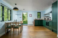 Guest Cabin in the Hampshire Woods