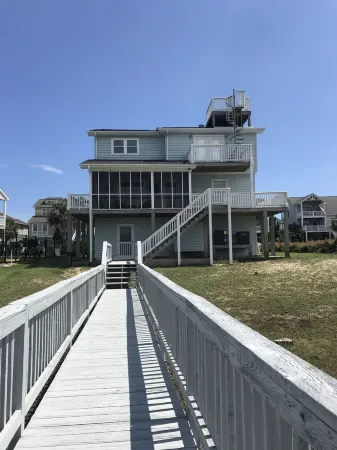 Amazing  Intercostal Waterway Home at Holden Beach