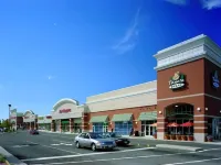 Luxury Spacious & Bright 4 Bedroom Suite Hotels in Bailey's Crossroads