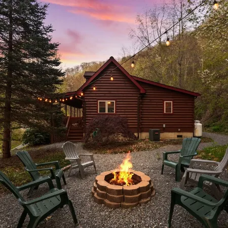 Long Mtn. Views - Covered Porch - Rockers - Fire Pit - Gated - Clean - 5 Stars!