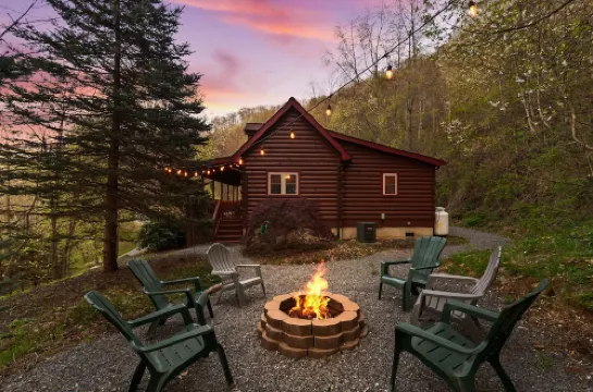 Long Mtn. Views - Covered Porch - Rockers - Fire Pit - Gated - Clean - 5 Stars!