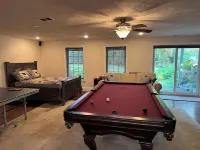 Couples Villa Retreat w/85” Sony HD 8K TV Pool table New Jacuzzi Spa & Game room