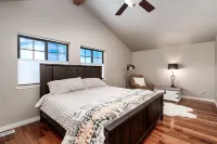 Cowboy Cabin on Cooper Hotels in Carbon County