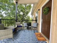 Perfect 2BR Condo in Downtown Auburn! 2 min walk to campus + 2 Parking Passes!!