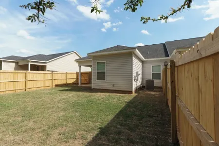 Newly renovated townhome 11 min from GA National Fair Grounds!