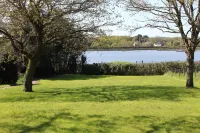 Tiny House en Bois Style "cottage" Vue mer ! Hotels in Sene