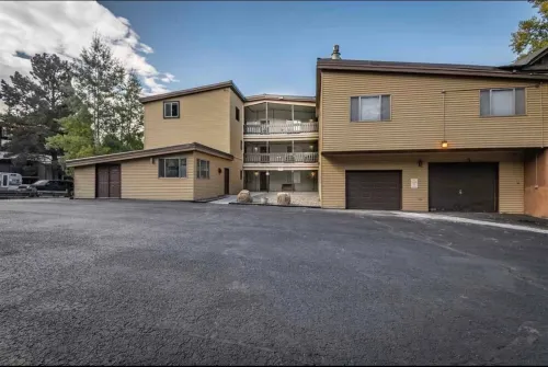1st Floor Condo Near Lifts. Sleeps 8. Updated!