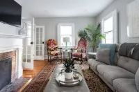 Downtown Newport- Newly Remodeled Historic House