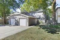 ♧Large Groups Welcome♧Parking♧Grill♧Deck♧8 TVs♧