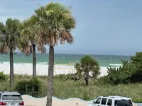 Beachside Condo! - Homestays