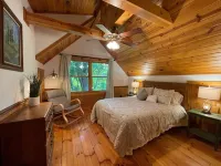 A Peaceful Place to Unwind and Relax for All Who Visit. Hotel dekat Uncle John's Elk Creek Campground