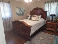 POLLY'S PARADISE...Close to caves and lakes. Luxurious, clean, beautiful! Hotels in Glasgow