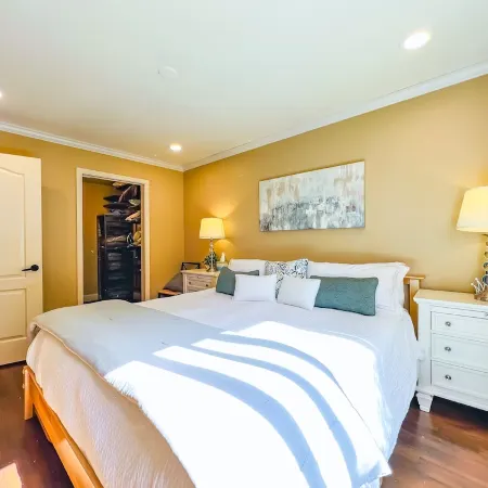 Monterey County Seaside, Bungalow Minutes from the Ocean !