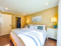 Monterey County Seaside, Bungalow Minutes from the Ocean !