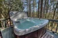 Tall Pines - A cozy cabin in North GA mountains w/hot tub and mountain views!