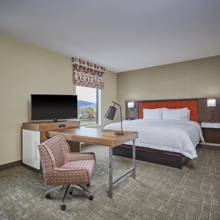 Hampton Inn & Suites Roseburg