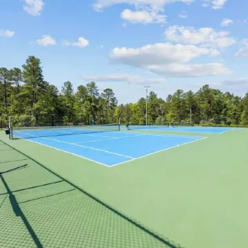 Where Relaxation Meets Home, KING Suite Retreat, 14 MINS to RDU Airport, POOL